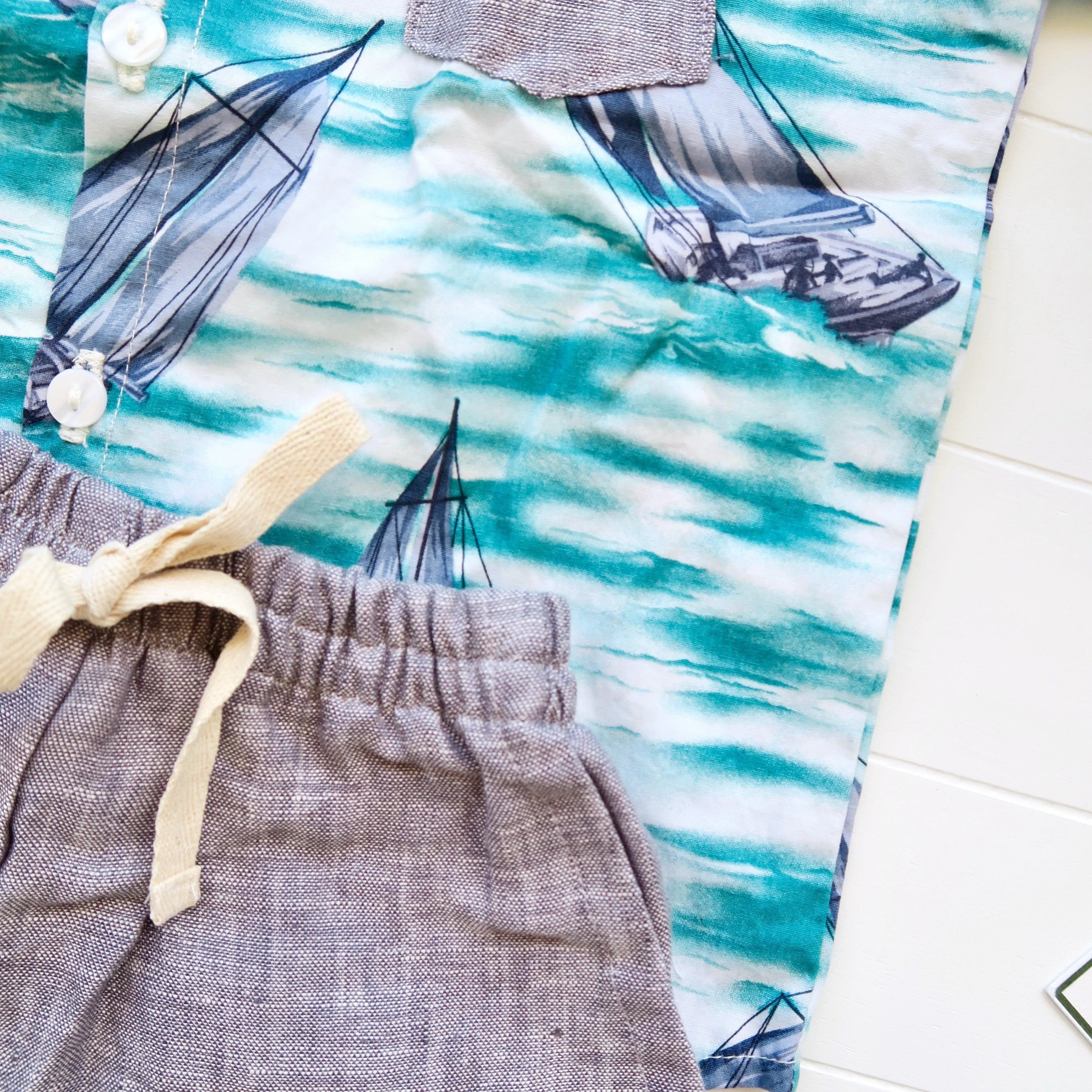 Cedar Top & Shorts in Bluegreen Sailboat and Gray Linen