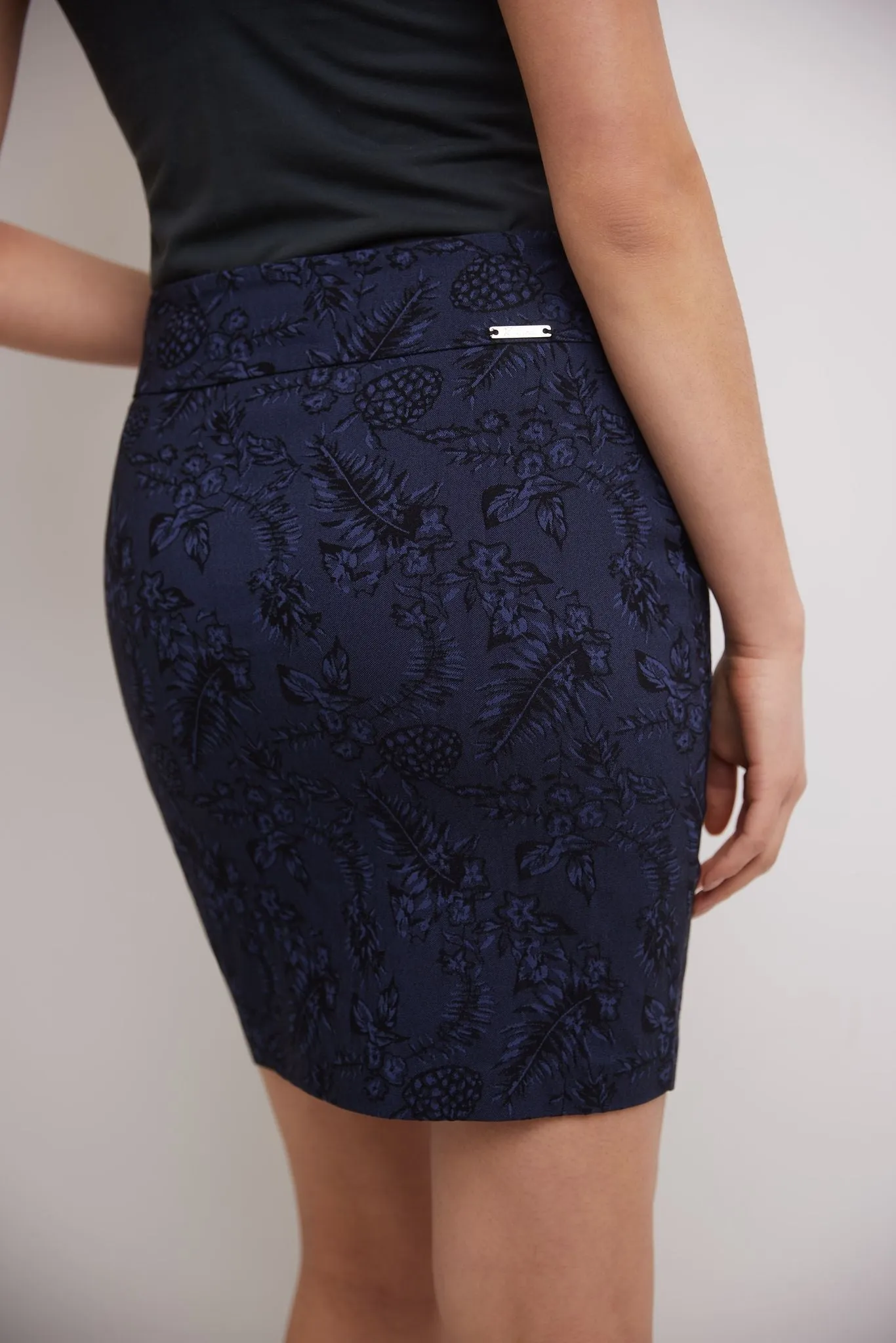 Elegant, Classic 19-Inch Length, Above-the-Knee Fitted Pencil Skirt