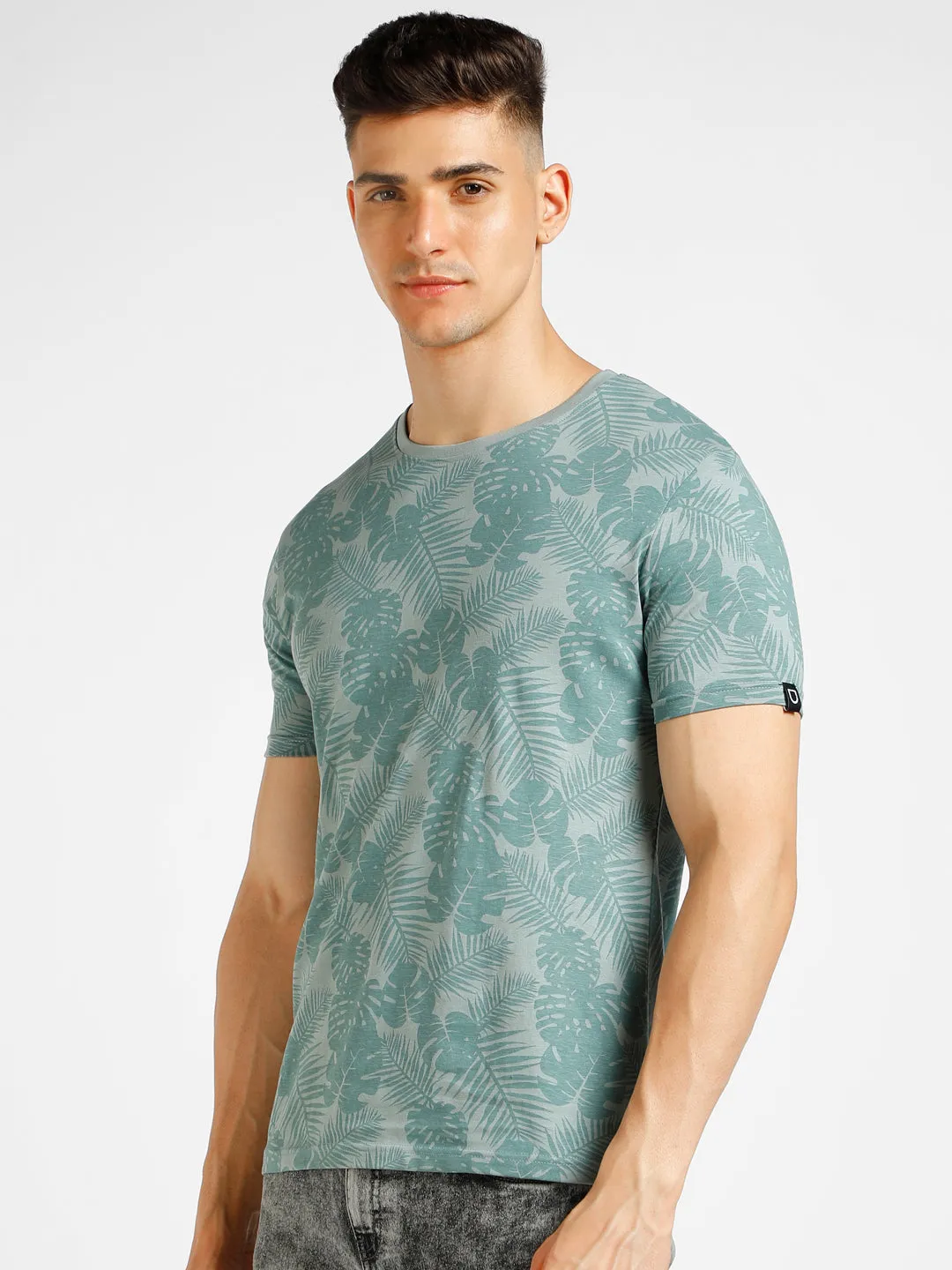 Mens Slim-Fit Round Neck T-Shirt in Light Green with Half Sleeves and Printed Design, Made of Cotton