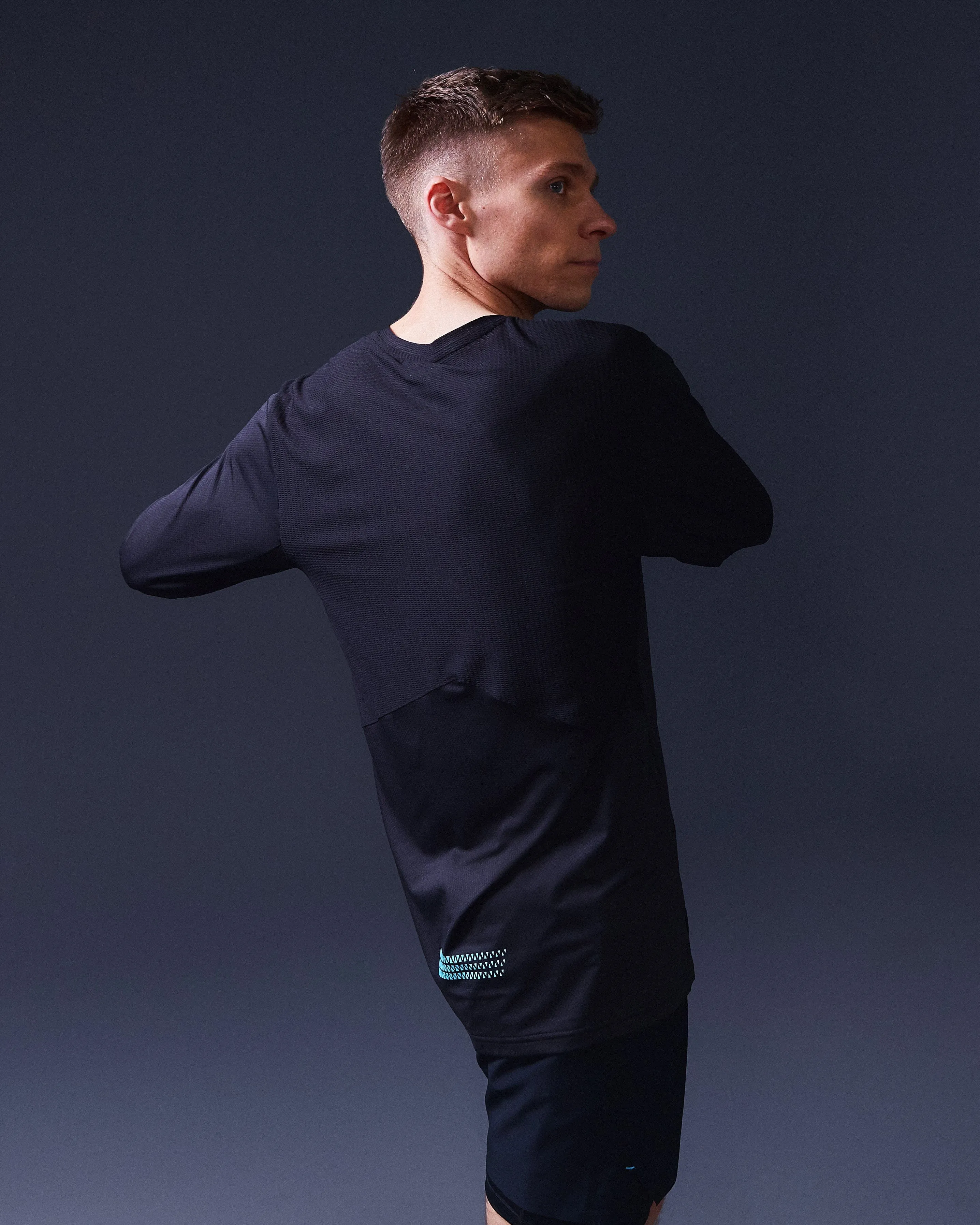 SRT LS 01 Run Long Sleeve Shirt - Black/Light Blue